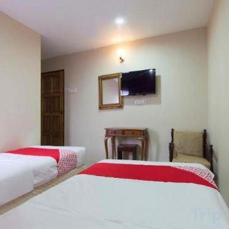 Oyo 44100 Hotel Casavilla Petaling Jaya Exterior photo
