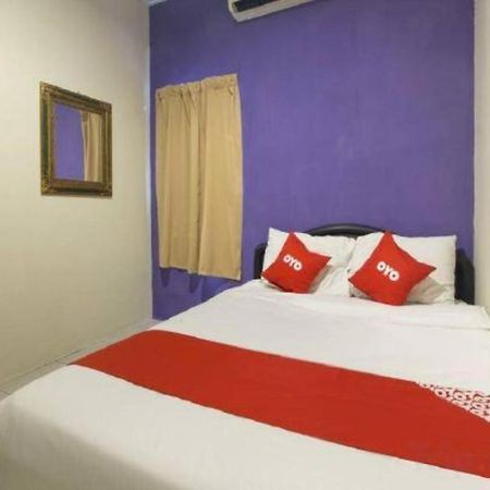 Oyo 44100 Hotel Casavilla Petaling Jaya Exterior photo