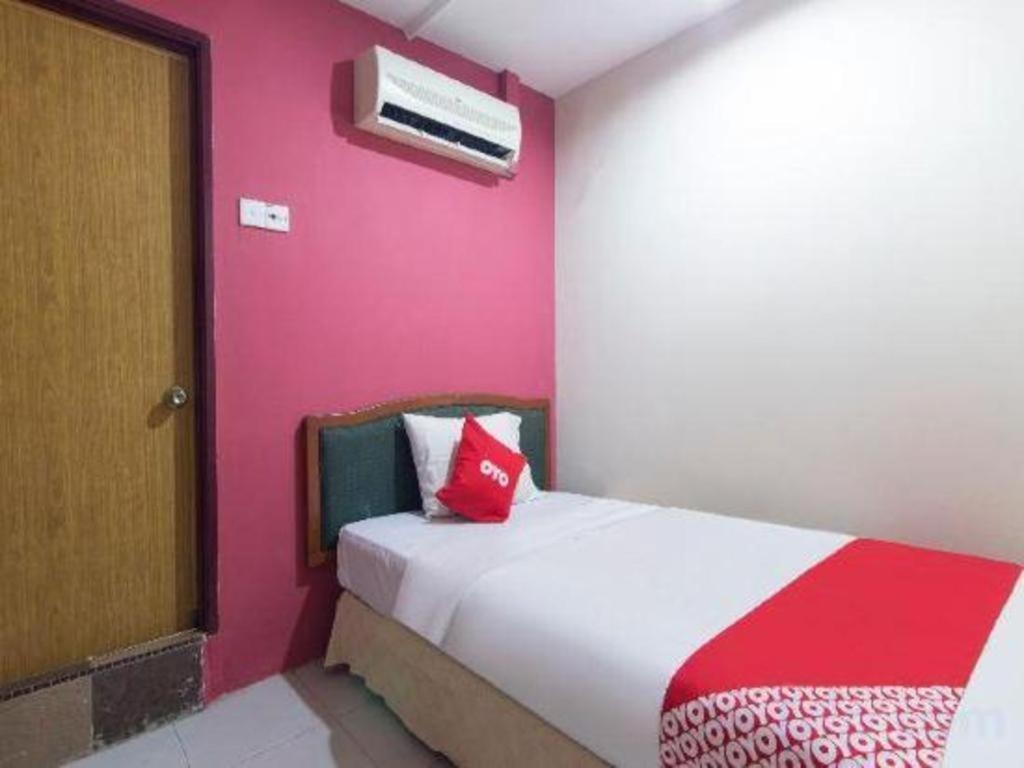 Oyo 44100 Hotel Casavilla Petaling Jaya Exterior photo
