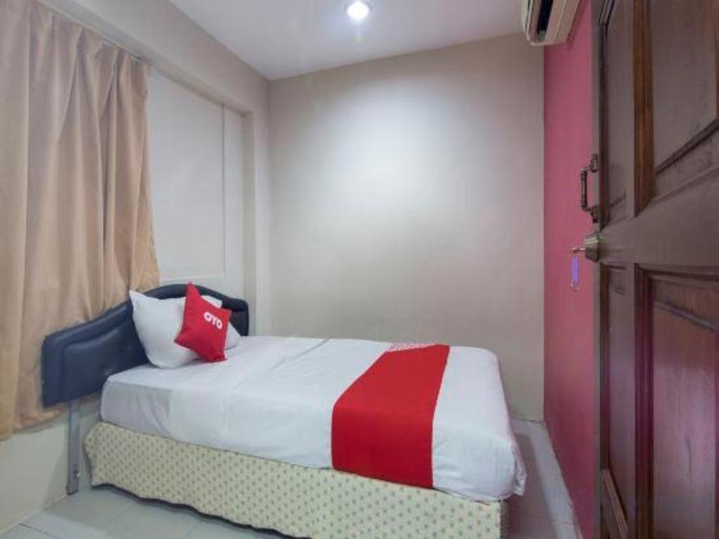 Oyo 44100 Hotel Casavilla Petaling Jaya Exterior photo