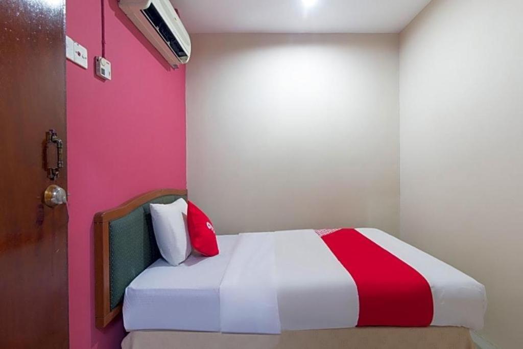 Oyo 44100 Hotel Casavilla Petaling Jaya Exterior photo