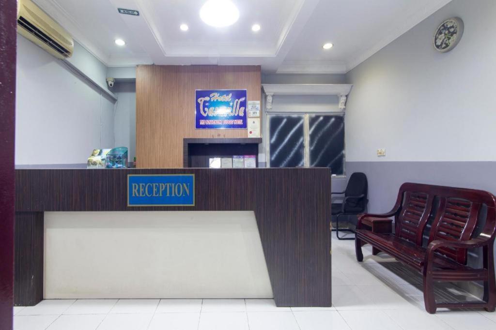 Oyo 44100 Hotel Casavilla Petaling Jaya Exterior photo