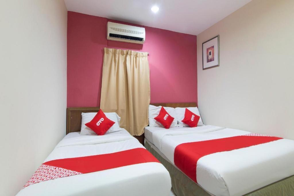 Oyo 44100 Hotel Casavilla Petaling Jaya Exterior photo