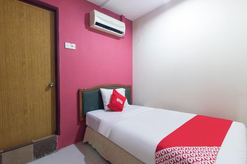 Oyo 44100 Hotel Casavilla Petaling Jaya Exterior photo